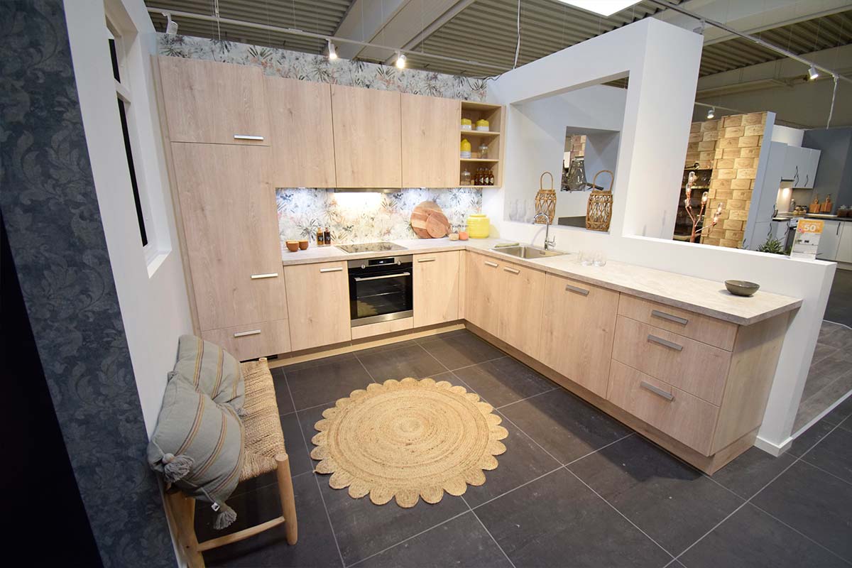 Lyst træ look køkken til salg i Viby J