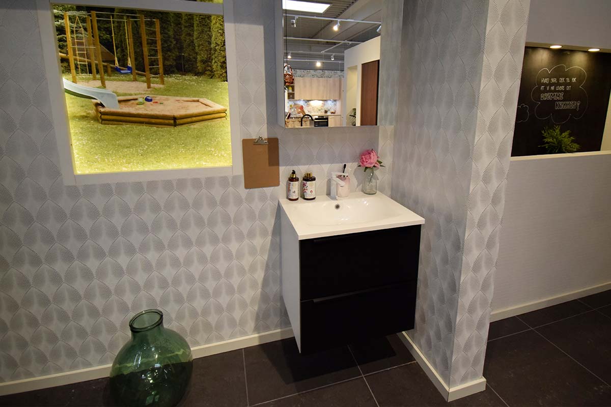 Lille bad udstilling til salg i Viby J