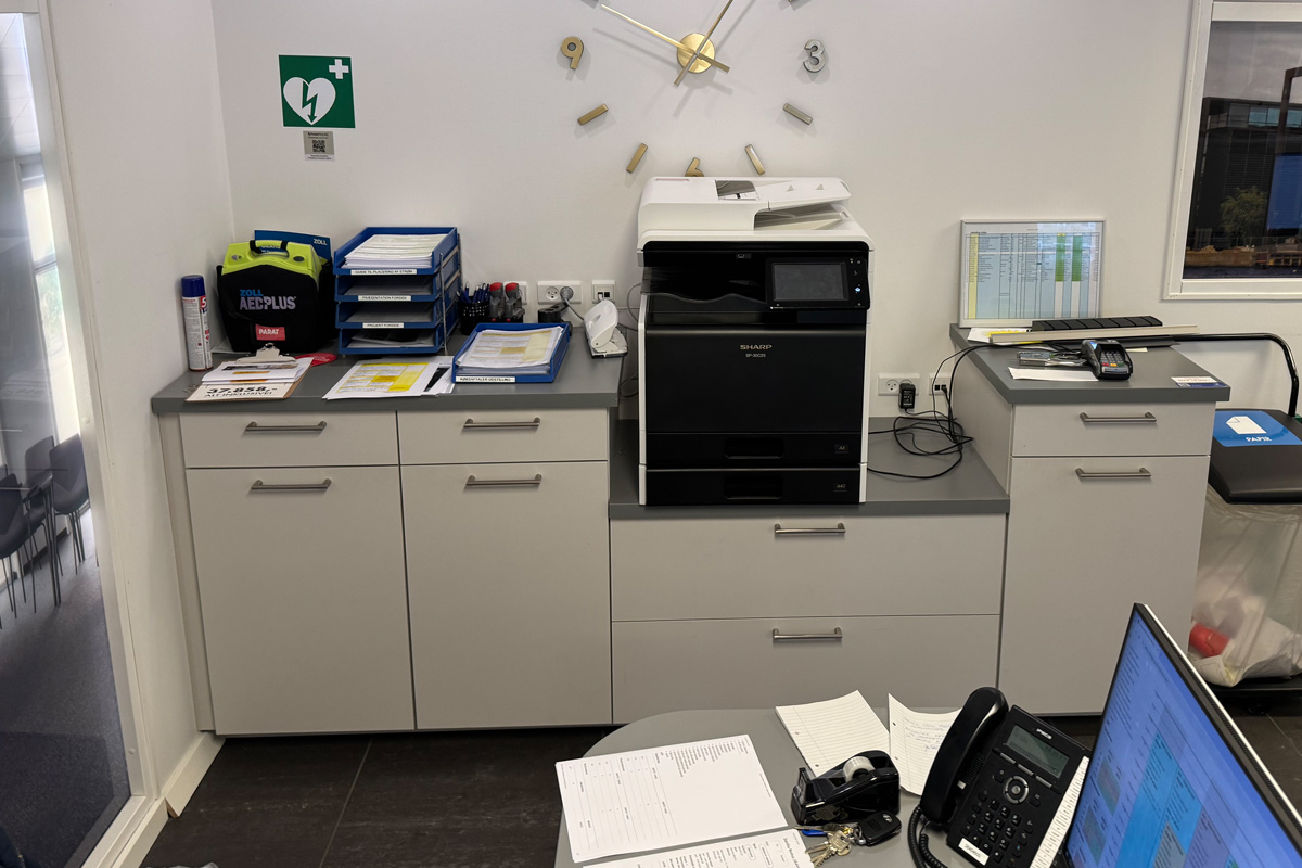 udstillings møbel tilsalg