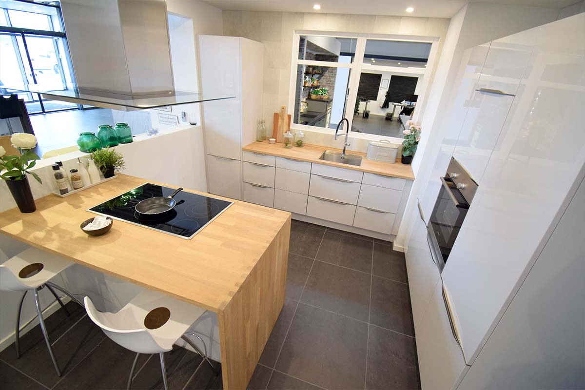 Lækkert Flash high gloss køkken til salg i Viby J