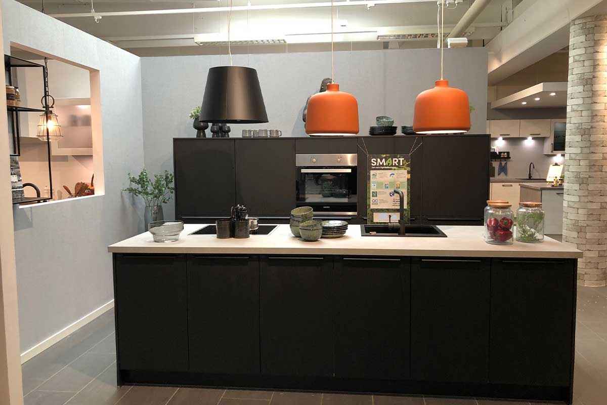 Sort køkken til salg i Esbjerg