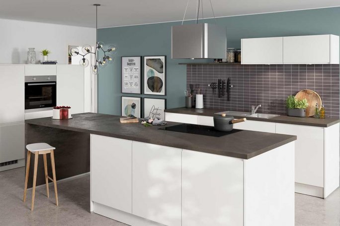 Lækkert hvidt grebsfrit køkken