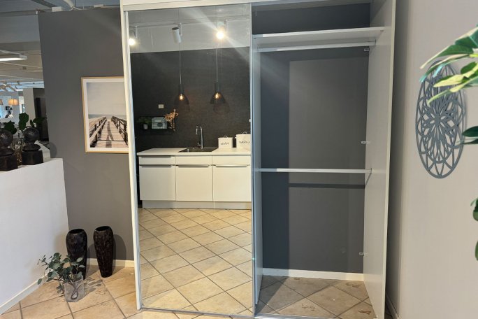 Aalborg – Garderobe, Hvid KA