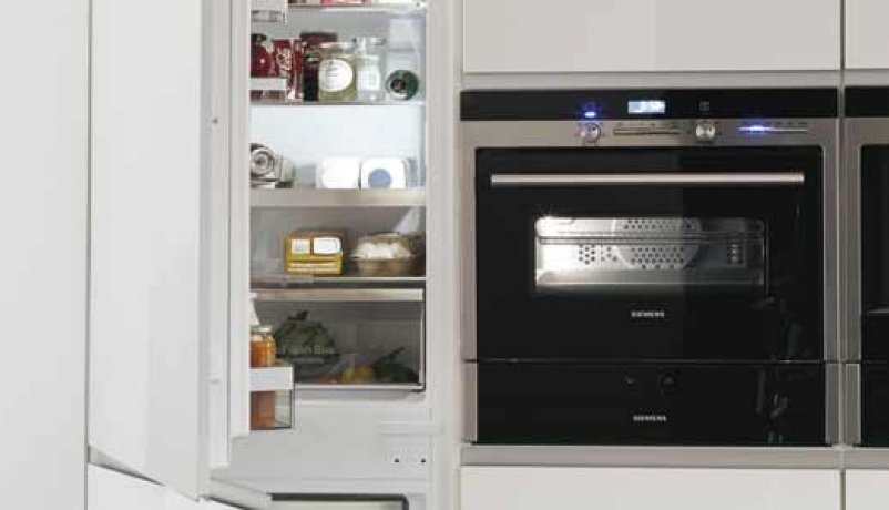Flotte hvidevarer til køkkenet bl.a. ovn og køleskab