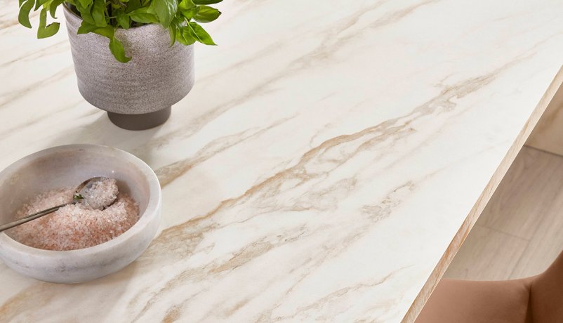 Laminatbordplade med marmor struktur