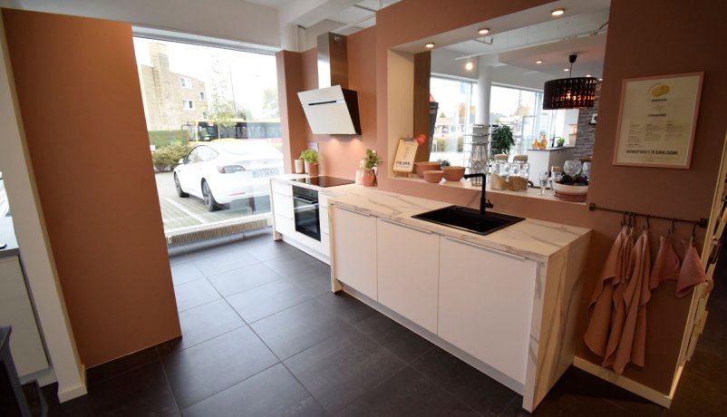 Lækkert udstillingskøkken til salg i Valby