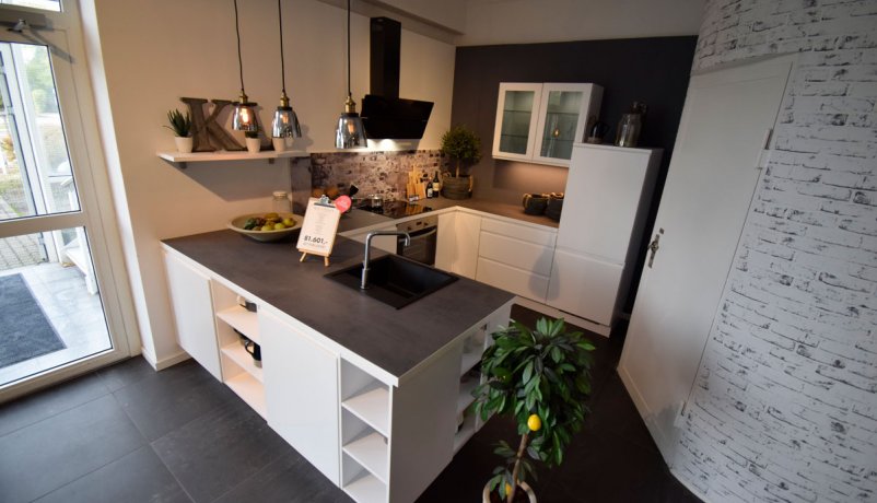 Lækkert udstillingskøkken til salg i Valby