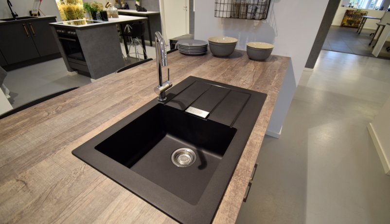 Lækkert udstillingskøkken til salg i Valby