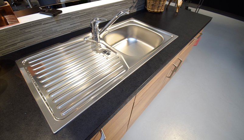 Lækkert udstillingskøkken til salg i Valby