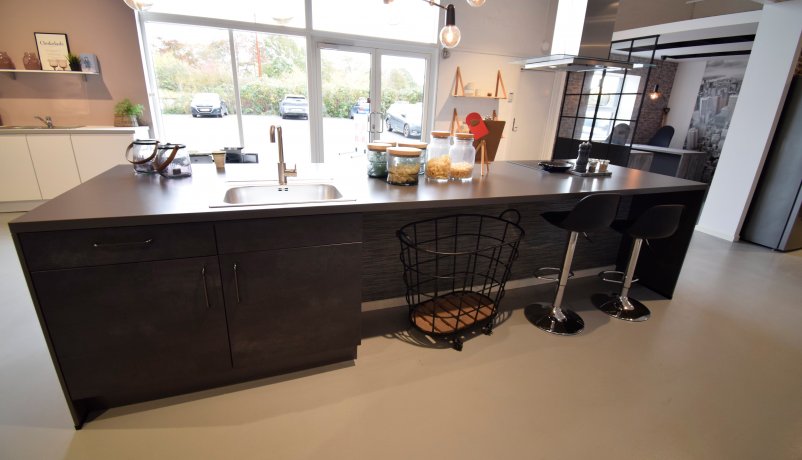 Lækkert udstillingskøkken til salg i Valby