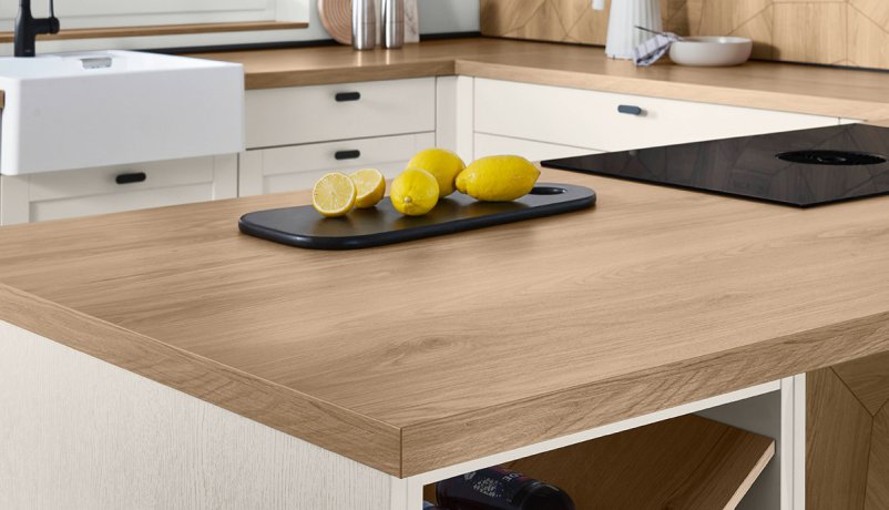 Bordplade i laminat med træstruktur