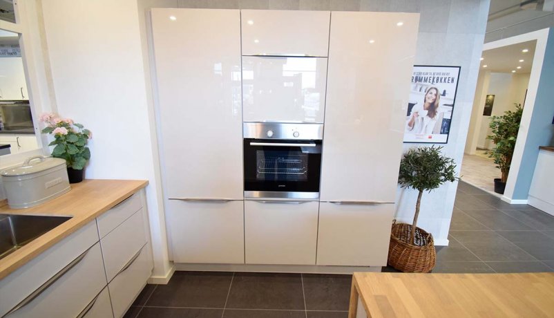 Lækkert Flash high gloss køkken til salg i Viby J