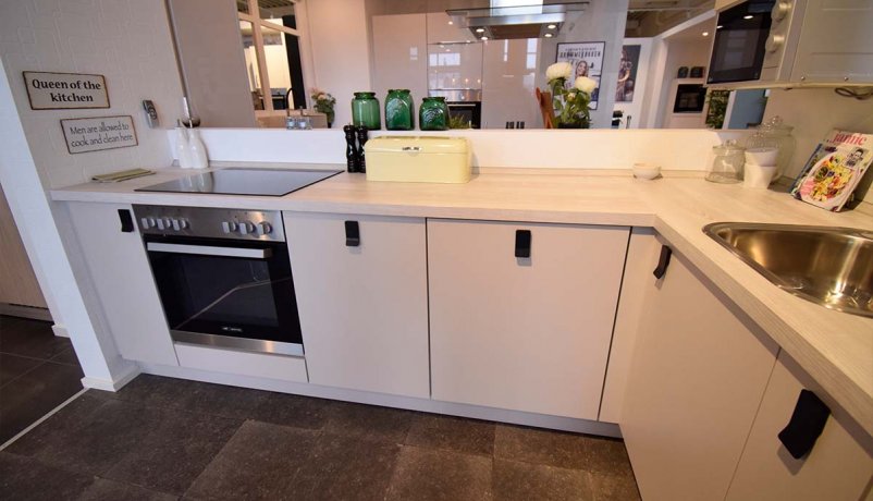 Lækkert Laser udstillingskøkken til salg i Viby J.