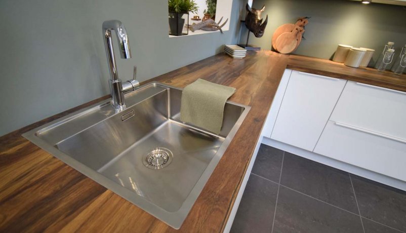 Hvidt Easytouch køkken til salg i Viby J