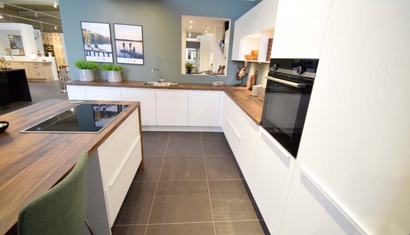 Hvidt Easytouch køkken til salg i Viby J