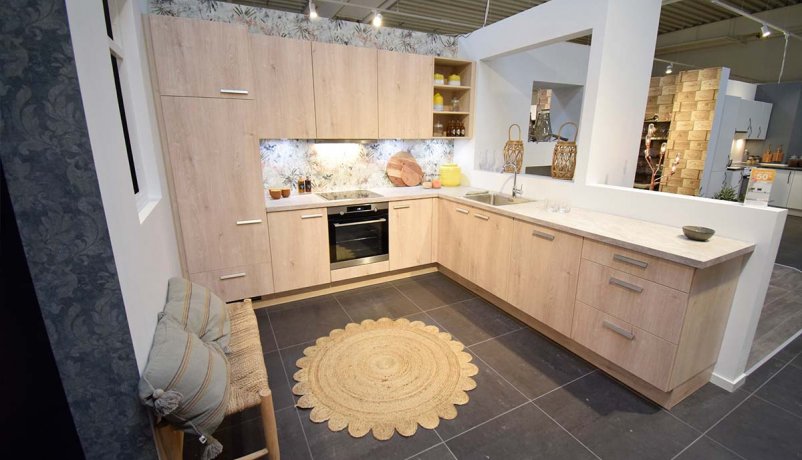 Lyst træ look køkken til salg i Viby J