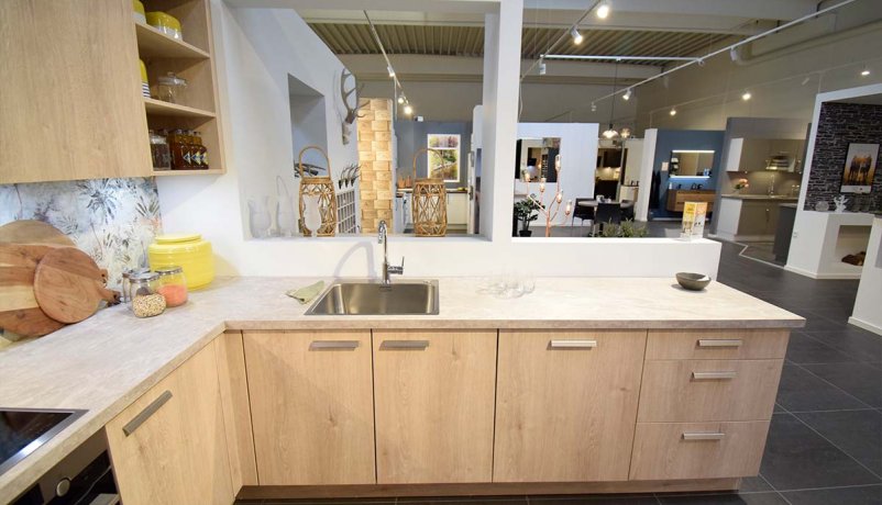 Lyst træ look køkken til salg i Viby J