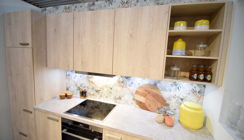 Lyst træ look køkken til salg i Viby J