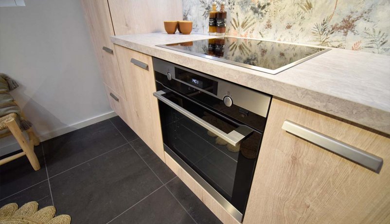 Lyst træ look køkken til salg i Viby J