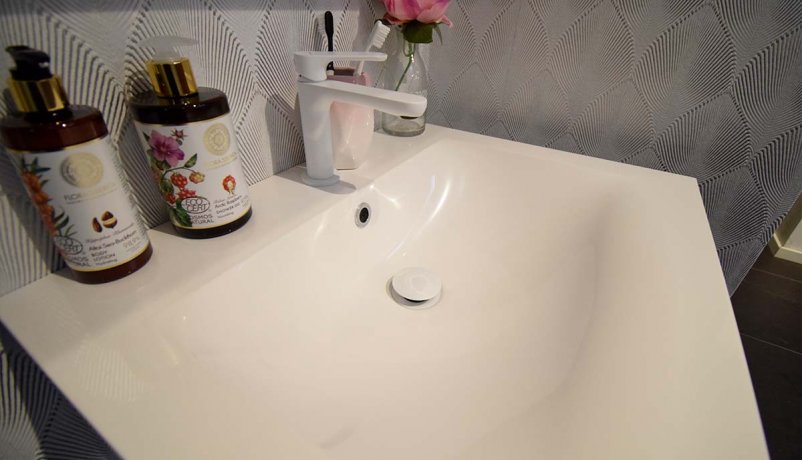 Lille bad udstilling til salg i Viby J