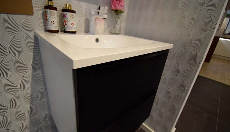 Lille bad udstilling til salg i Viby J