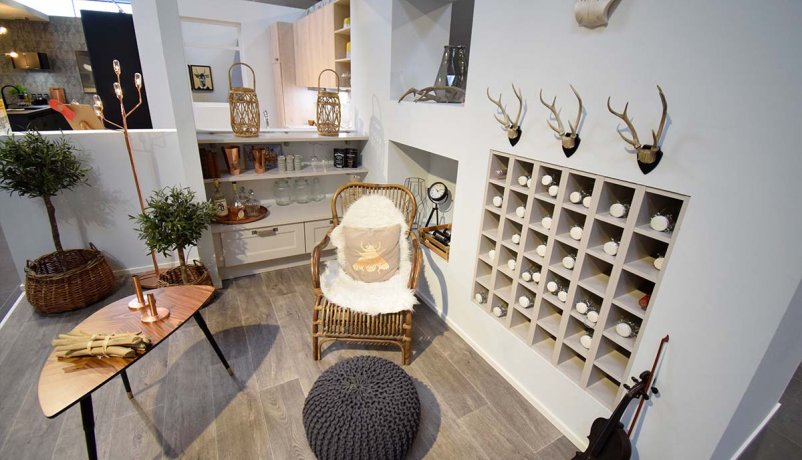 Hyggeligt lille entre-/eller dagligstuemiljø til salg i Viby J