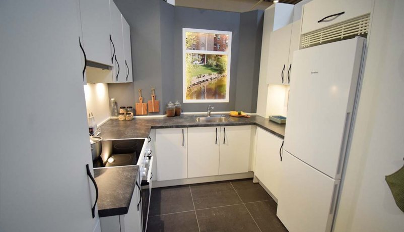 Lækkert hvidt køkken til salg i Viby J