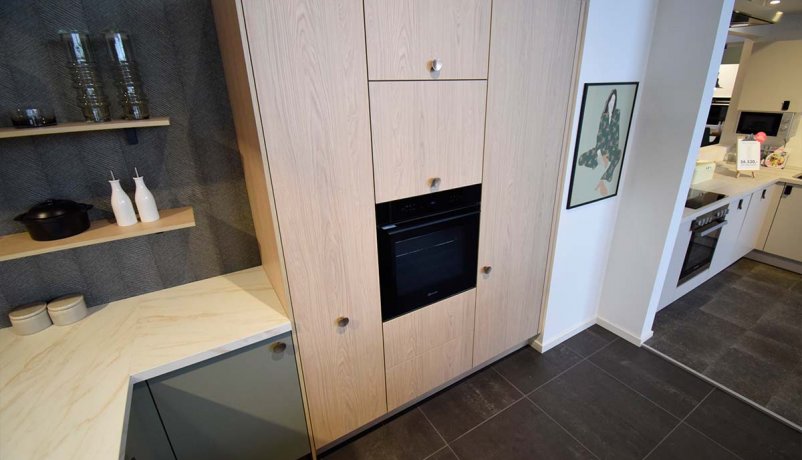 Lækkert udstillingskøkken til salg i Viby J.