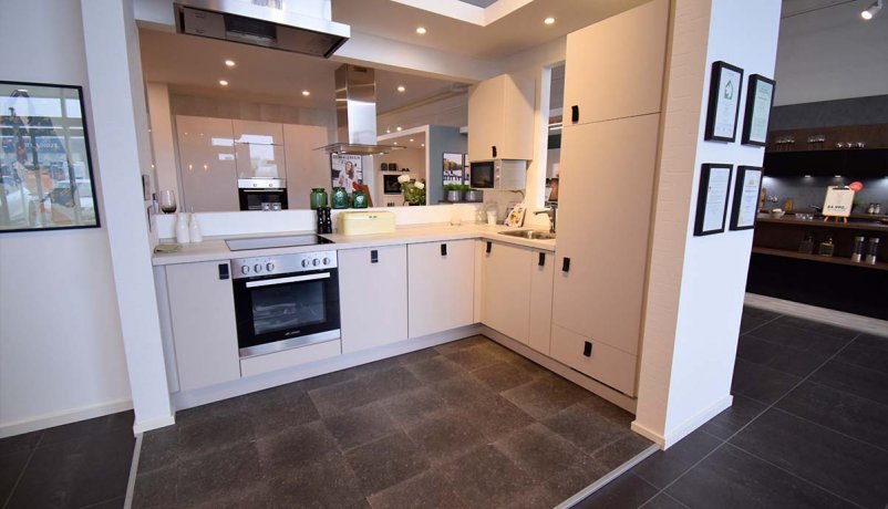 Lækkert Laser udstillingskøkken til salg i Viby J.