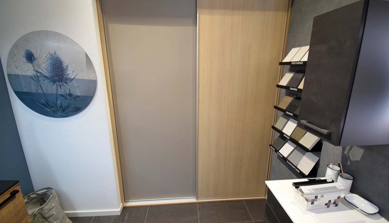 Garderobeskab til salg i Viby J