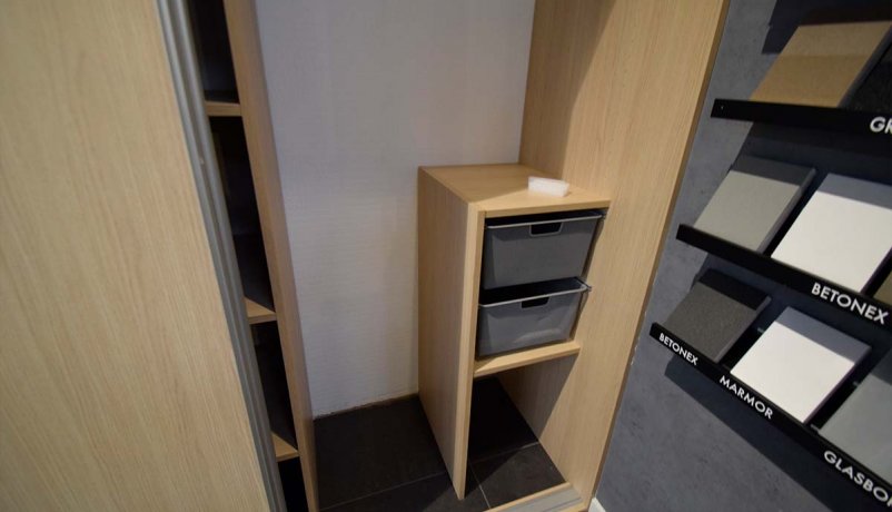 Garderobeskab til salg i Viby J