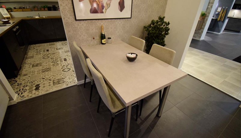 Stilrent ligesidet køkken til salg i Viby J