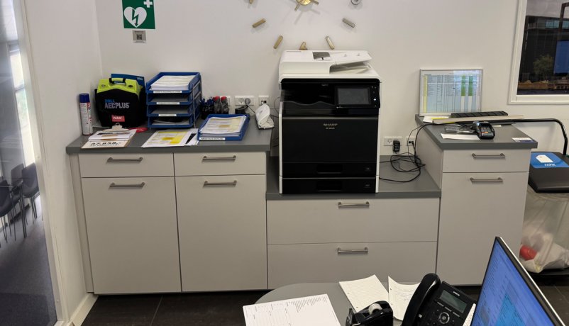 udstillings møbel tilsalg