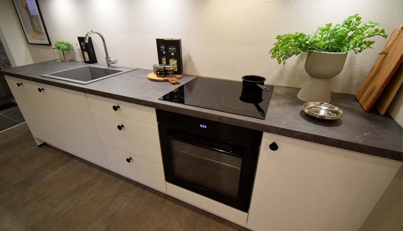 Lækkert Laser udstillingskøkken til salg i Viby J.