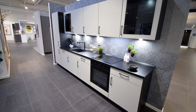 Flot ligesidet køkken til salg i Viby J