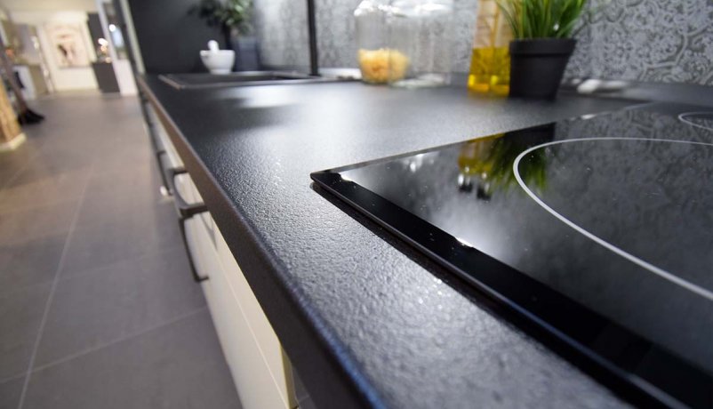 Flot ligesidet køkken til salg i Viby J