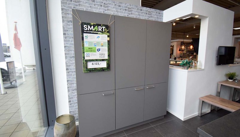 Garderobeskab til salg i Viby J