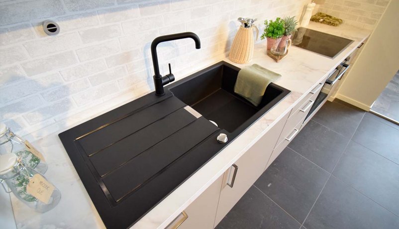 Lækkert trælook køkken til salg i Viby J