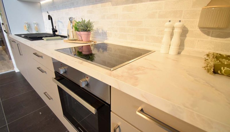 Lækkert trælook køkken til salg i Viby J