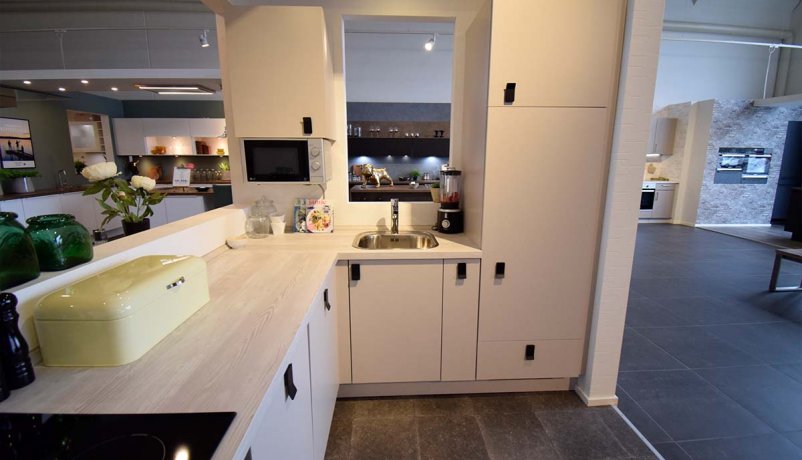 Lækkert Laser udstillingskøkken til salg i Viby J.