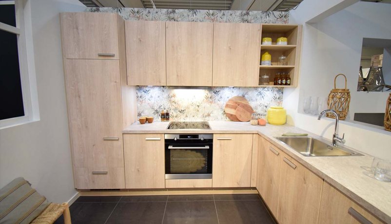 Lyst træ look køkken til salg i Viby J