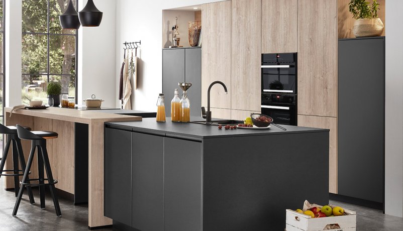 Sort elegant køkken med antifingerprint