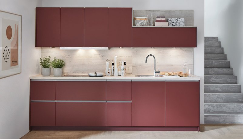 Flot rødt køkken med smudsafvisende overflade