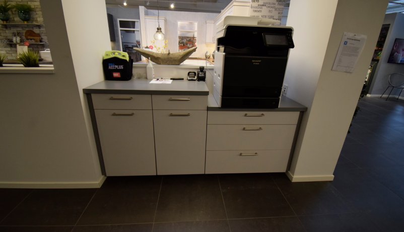 Printerstation med masser af god opbevaringsplads