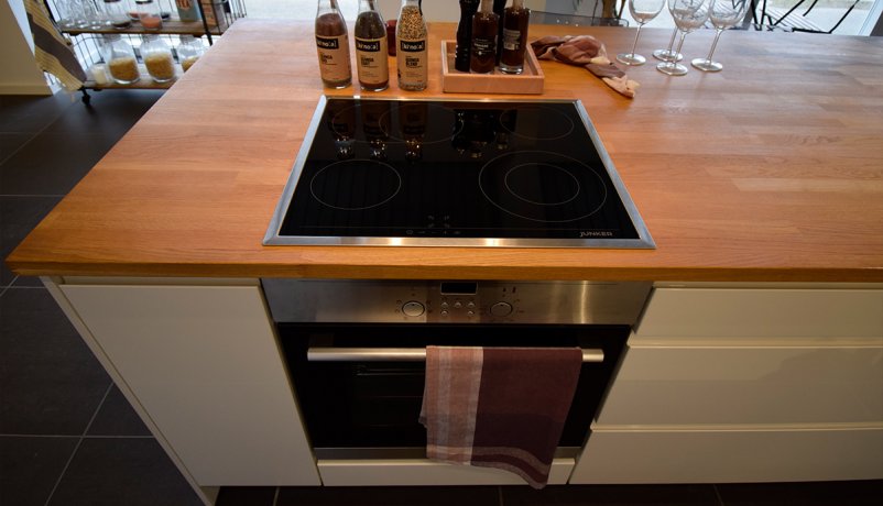 Super lækkert køkken med god opbevaringsplads og lækre materialer