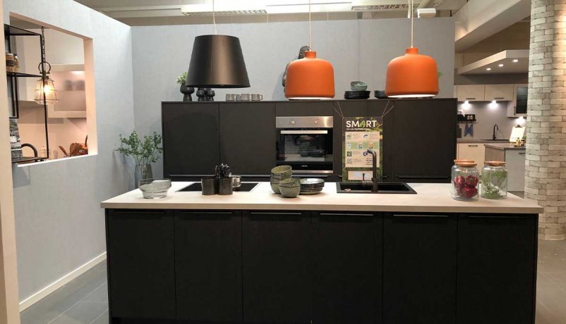 Sort køkken til salg i Esbjerg