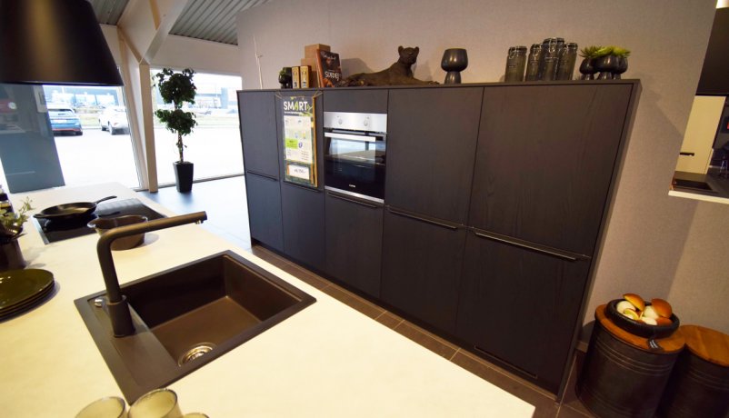 Virkelig lækkert køkken i moderne nordisk design.