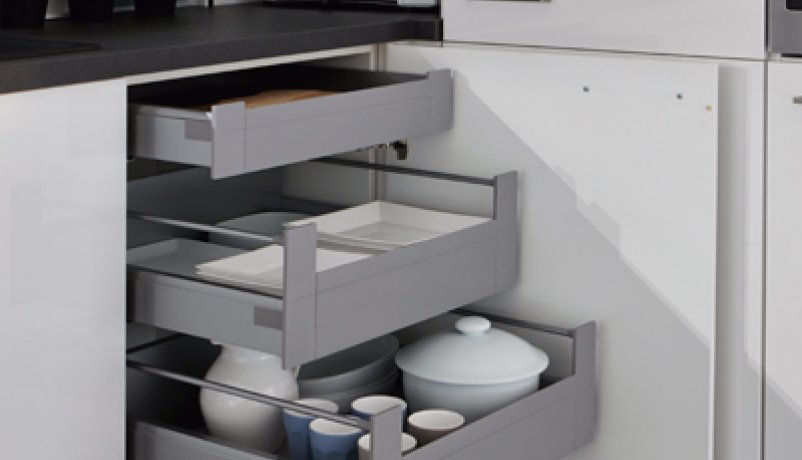 Smarte køkkenskuffer med god plads og forskellige udtræksniveauer