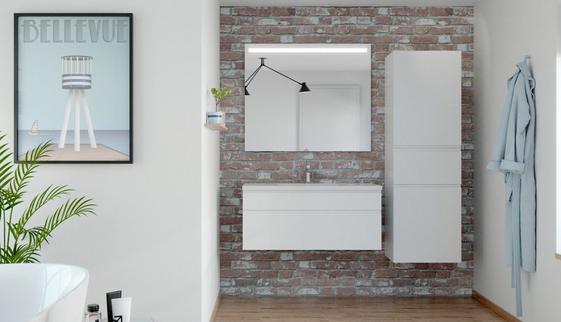 Lyst og indbydende badmøbel i hvidt med spejl